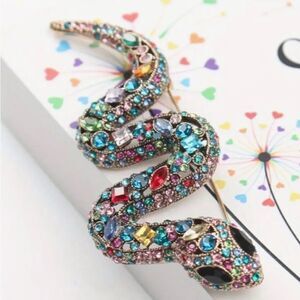 🐍 NEW sparkling & colorful crystal & gold slithering snake brooch 🐍